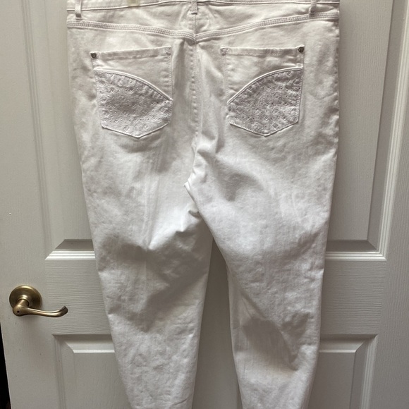 O womens Gloria Vanderbilt solid white stretch denim anklet jeans size 16.  EUC - Picture 3 of 5